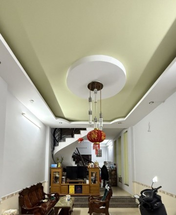 Trần
