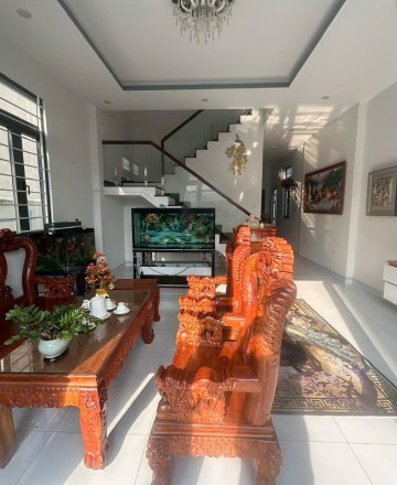 Thái