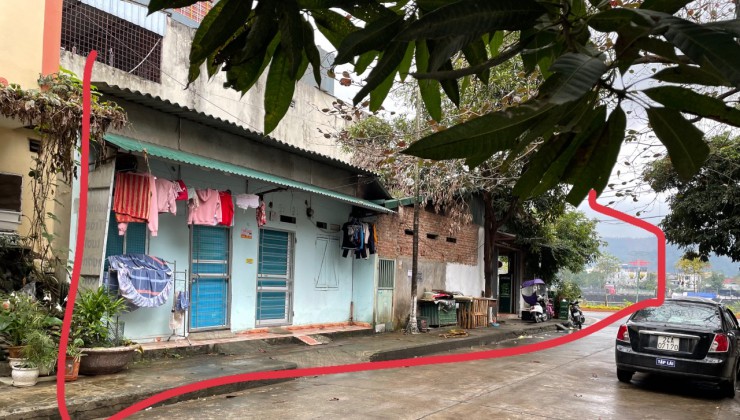 Chính chủ bán nhà mặt tiền 300m2 tại An Dương Vương , Lào Cai , Giá tốt