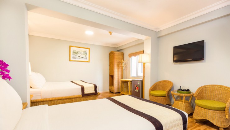 Cho thuê khách sạn mặt tiền Phạm Ngũ Lão quận 1, 41 phòng full nội thất có thang máy.