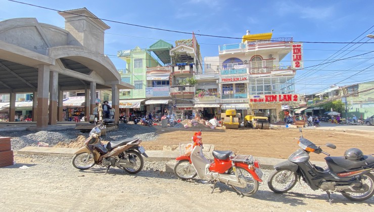 Chuyển nhượng căn nhà phố mặt tiền chợ lớn nhất Tx. Bình Minh