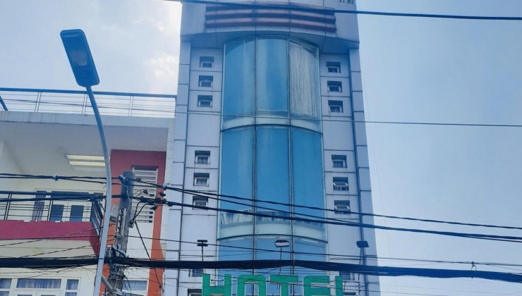 Nhà 1 trệt 4 lầu. khách sạn MT đường số 10 Linh Trung, dt 90m2
