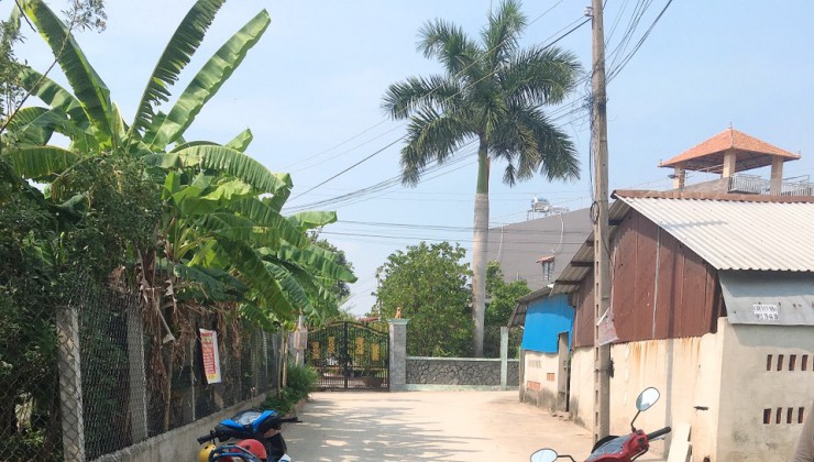 Chính chủ bán gấp căn nhà DT 4x10, giá 745 triệu, 1 trệt 1 lầu, ngay đường Nguyễn Văn Bứa, gần Cầu Lớn Hóc Môn. LH: 0794.429.481 Phi