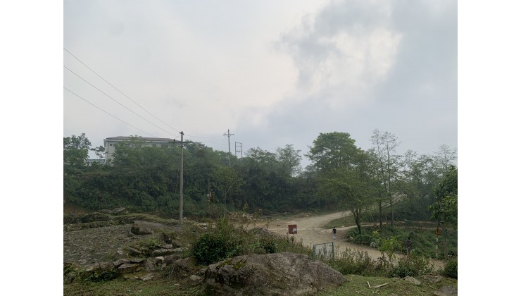 Mảnh đất tại trung tâm Y Tý(Sapa2)-Lào Cai.Diện tích khoảng 600m, mặt đường DT158, mặt tiền là 7,5m.