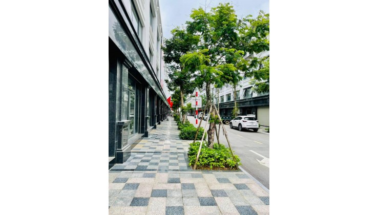 Bán nhanh shophouse mặt đường QL 1A, trung tâm TP Lạng Sơn, full giá, chỉ 4,65 tỷ đã gồm đất + xây, sổ đỏ vĩnh viễn.