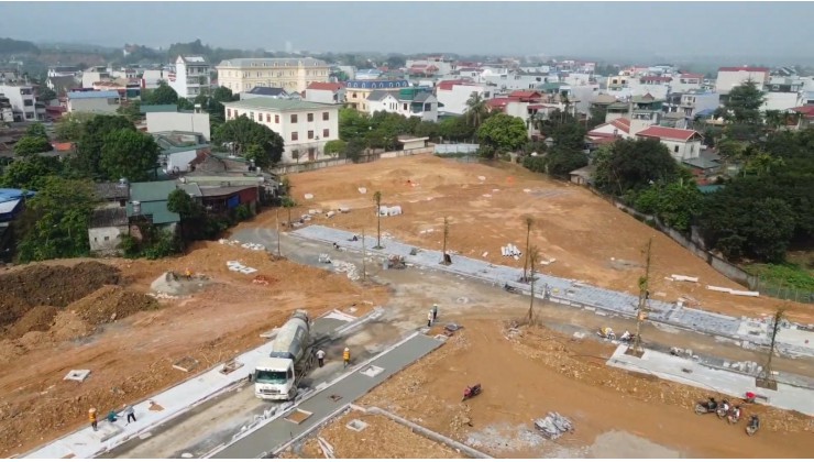Đất nền trung tâm Lương Sơn Hòa Bình, đối diện quảng trường trung tâm, giá từ 35tr/m2.LH 0348464221