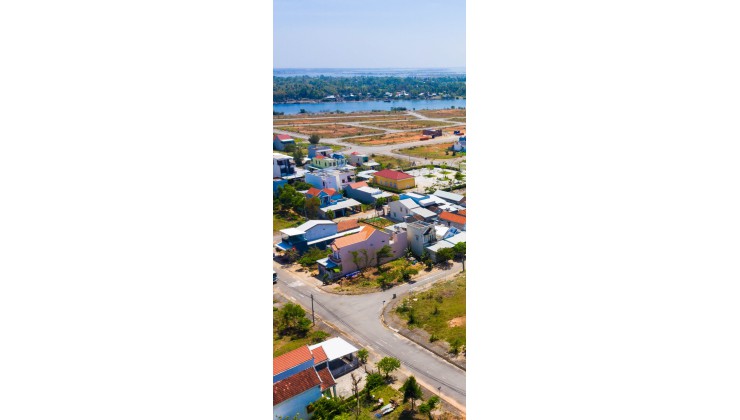 Cần bán gấp lô đất 511 m2, giá 7,5 triệu/m2. Mặt tiền đường 15m, view sông. Bên cạnh sân bay Chu Lai Núi Thành Quảng Nam