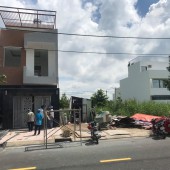 Bán nhà cuối đường Lê Văn Lương 1t2l, 3PN, đường rộng 12m.