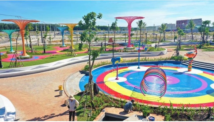 Cần bán 100m2 ngay siêu thị Chơn Thành view công viên, thanh toán trước 350 triệu, lãi suất 0%