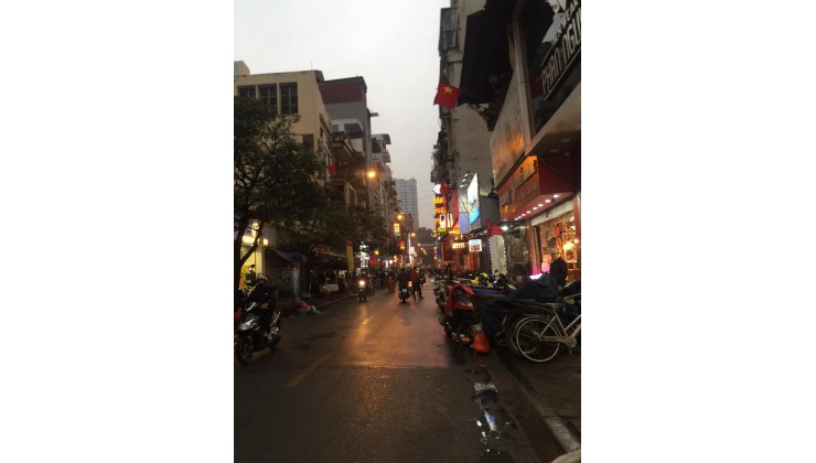 Mmặt phố Trần Hưng Đạo, Kinh doanh, ô tô tránh, vỉa hè, 210m2, 4T,  chỉ 32 tỷ.