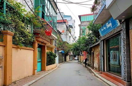 BÁN GẤP NHÀ NGỌC LÂM 3,8 TỶ.75M X4 TẦNG.Ô TÔ ĐỖ CỔNG.30M RA PHỐ CHÍNH.NHÀ  DÂN XÂY.