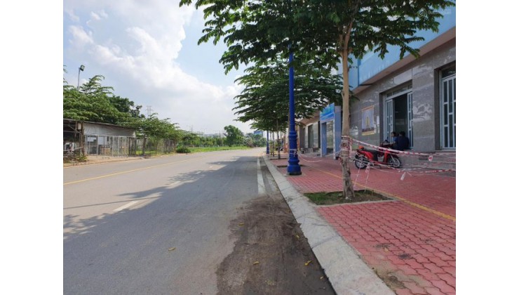Bán Nhà Quận 9 đường Nam Hòa - Song Hành Hẻm Xe Hơi 77m2 chỉ hơn 4 Tỷ
