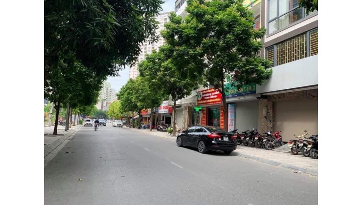 Bán nhà 5 tầng, mặt đường 4 làn oto tránh tại Nguyễn Văn Huyên- Cầu Giấy, phù hợp cho thuê kinh doanh.