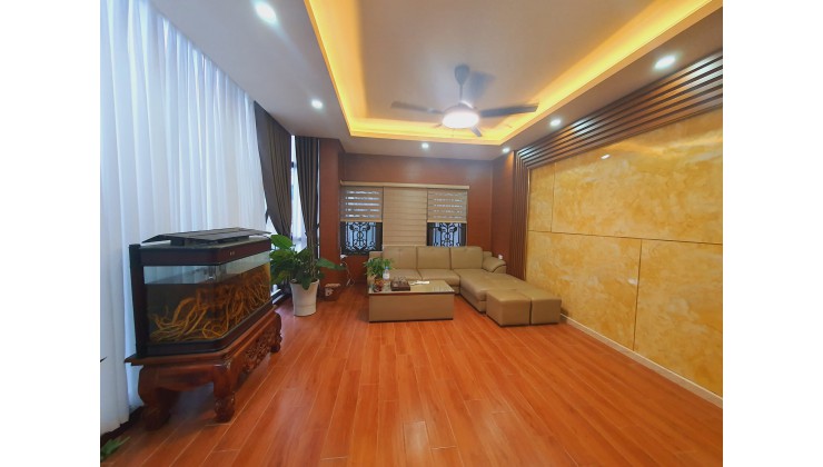 Siêu hot bán nhà lô góc 6 tầng Kim Giang, Thanh Xuân, 40mx6T oto vào nhà chỉ 5,4 tỉ