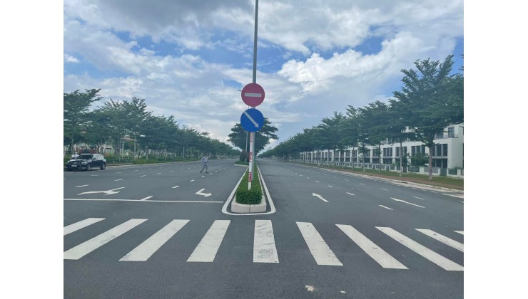 3 tỷ 2 cho nhà ngay kề quận 2 đường Nguyễn Thị Định nối dài