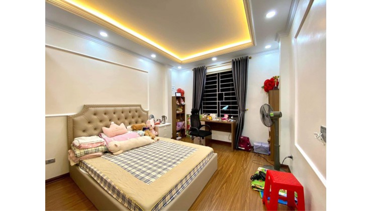 Bán nhà 74m2 – thang máy tặng nội thất cao cấp khu KD sầm uất Nguyễn Sơn – Long Biên chỉ 13 tỷ.