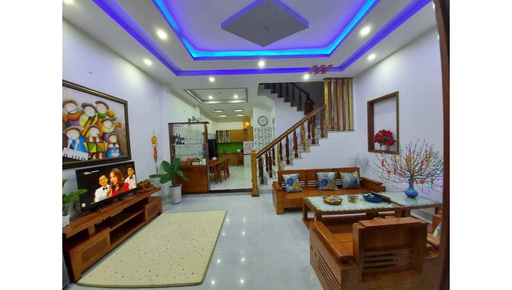 Bán nhà Trần Thái Tông, 110m2, mt 5,7m, giá 4  tỷ