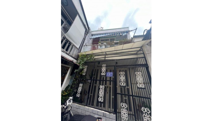 Bán căn nhà đẹp giá tốt, đối diện ngay UBND quận GV Quang Trung P10. Hẻm 3m khu dân cư hiền