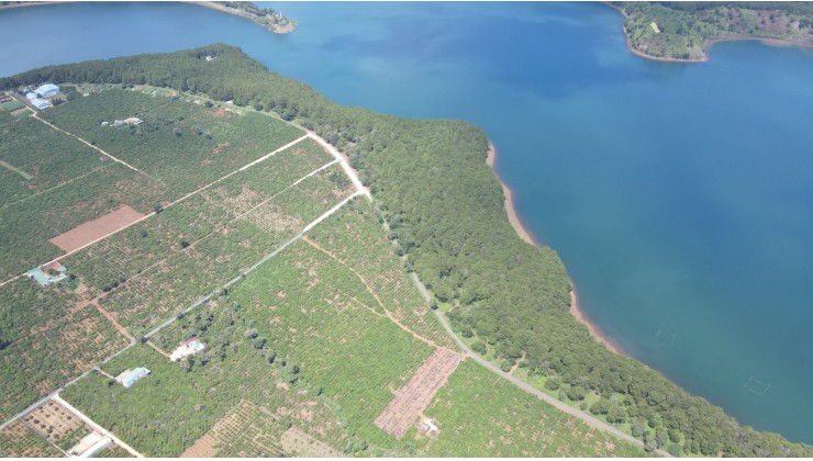 Bán Đất Mặt Biển Hồ TP Pleiku Gia Lai giá 1.9 triệu, Diện tích 8958m2, Đường nhựa rộng 6 mét.