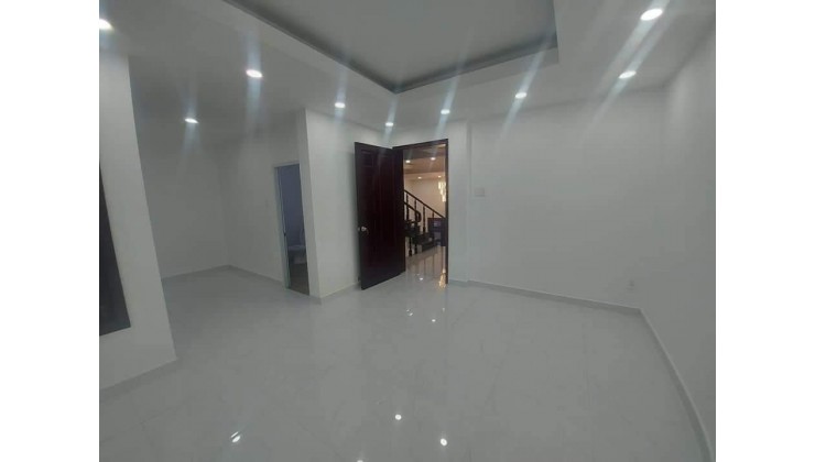 Bán nhà mặt tiền khu Ni Sư Huỳnh Liên, Tân Bình, 7x12, 4 tầng giá chỉ 14tỷ8