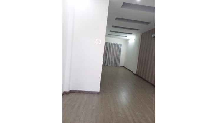 Nhà Quận 1, Lê Thị Riêng, 40M2, 4 tầng, chủ cần bán gấp, giá chốt linh động, lh 0395355083