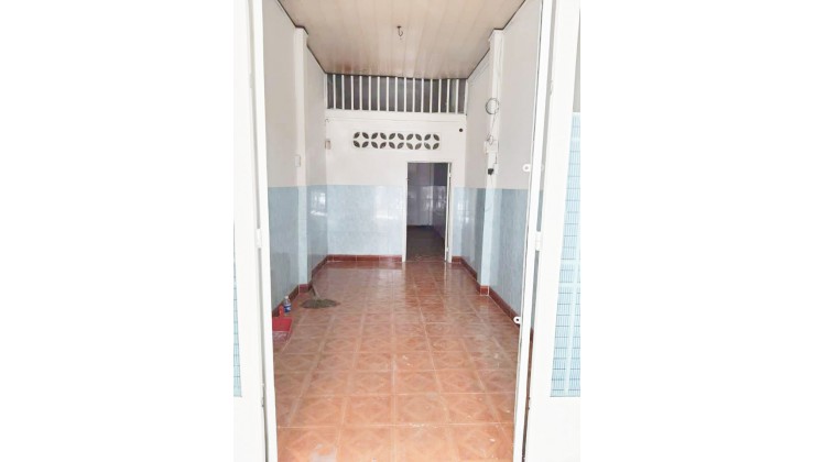 Bán nhà Lạc Long Quân, hẻm xe hơi , 45m2 nở hậu , giá chỉ 4,8 tỷ.