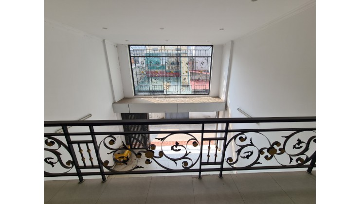 Cần cho thuê nhà riêng 6 tầng , mặt ngõ phố Hồng tiền ,Long Biên , Hà Nội
