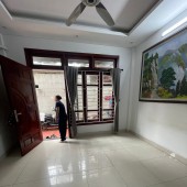 Bán nhà Việt Hưng, 33m2, 5T, MT4.2m, giá 3.2 tỷ, Full nội thất, bãi gửi xe ô tô cách 30m