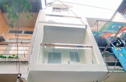 BÁN NHÀ 5 TẦNG DT 50 M2 QUẬN 4 CÓ 1,3 TỶ