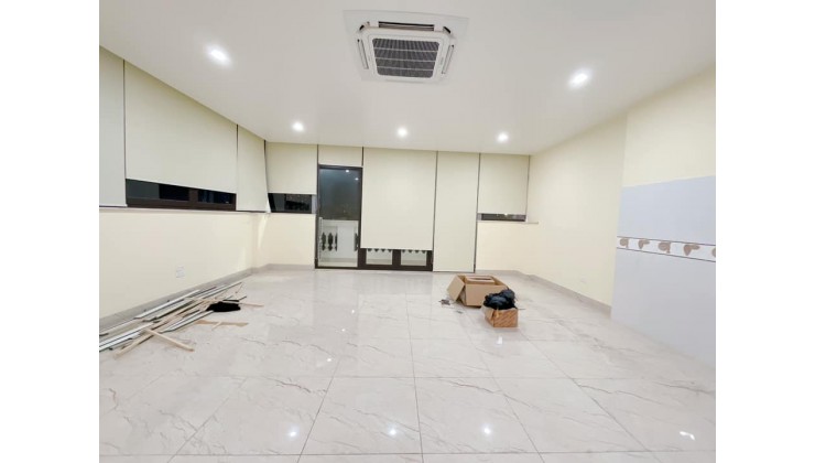 Bán tòa nhà 9 tầng mặt phố 70m2, mặt tiền 6m, kinh doanh đa dạng