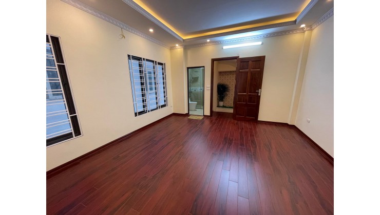 Trung tâm Ba Đình 42m2 5T giá 4.7 tỷ NGÕ THÔNG, SÁT PHỐ 0912288365.