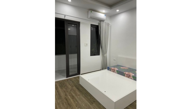 Bán nhà mới xây phố Cát Linh, Đống Đa. DTXD45m2. MT4m. 5.7 tỷ.