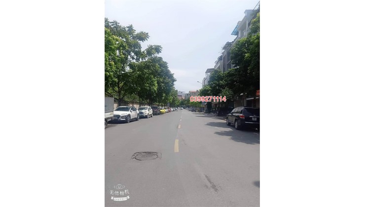 Biệt thự sân vườn  Bồ Đề: 120m2, 5 tầng, thang máy, gara ô tô, chỉ hơn 15 tỷ
