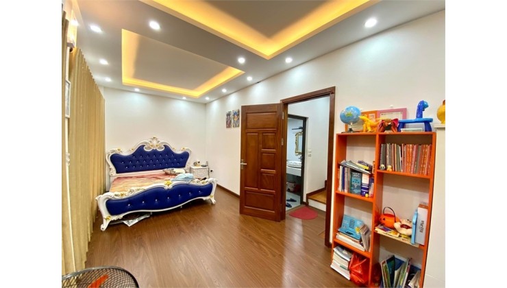 Bán nhà Ngọc Thụy, Long Biên, Ô TÔ, Gần Phố, Ngõ Thông. 45m2 x 4 tầng giá hơn 5 tỷ