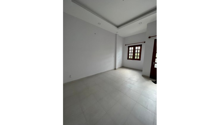 BÁN NHÀ 4 LẦU ĐƯỜNG BỜ BAO TÂN THẮNG, Q. TÂN PHÚ, HẺM XE HƠI