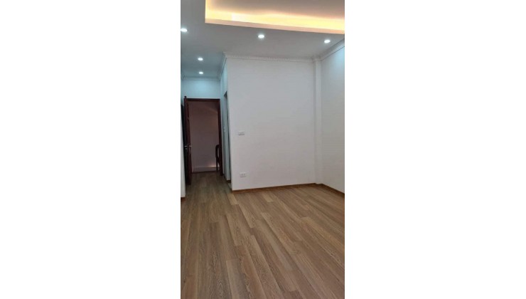 Nhà mới Nguyễn Văn Cừ – Long Biên – diện tích  31m x 5 tầng, chỉ 3.75 tỷ. Ngõ ô tô.