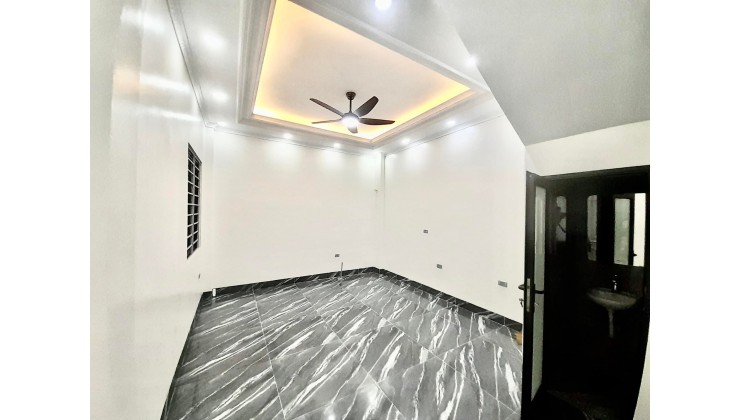 BÁN NHÀ BỒ ĐỀ, Ô TÔ QUA NHÀ, DT: 55M2 X 6 TẦNG GIÁ CHỈ: 10.8 TỶ