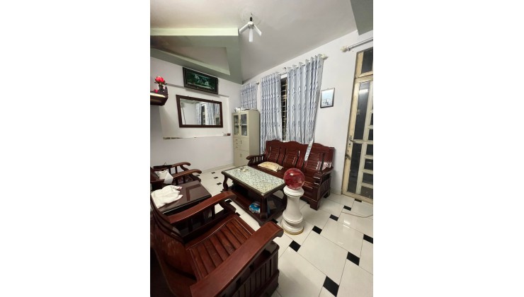 NGAY TRỤC TRUNG TÂM TÂN PHÚ CĂN NHÀ 4 TẦNG 6 PN HẺM XE HƠI VÀO NHÀ GIÁ CHỈ NHỈNH 5 TỶ