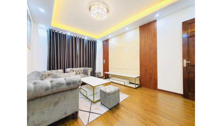 BÁN NHÀ NGUYỄN VĂN CỪ 41 M2, MT4, 5,85 TỶ