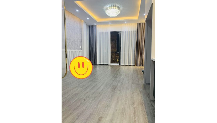 Bán nhà phố Trần Duy Hưng 7.5tỷ,40m2-5 tầng,Mt 4.5m,ô tô vào nhà.