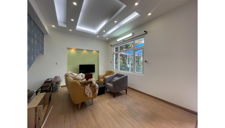 Biêt thự Phú Mỹ Hưng,Quận7, DT 380m2, đường lớn giá 35tr/tháng. Lh 0901316009