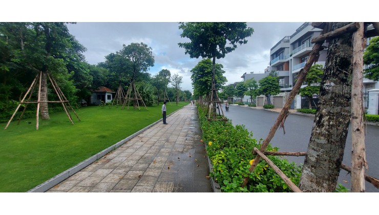 Bán 105m2 Đất phố Trạm, Long Biên - KINH DOANH - PHÂN LÔ - VỈA HÈ chỉ 9,1tỷ.