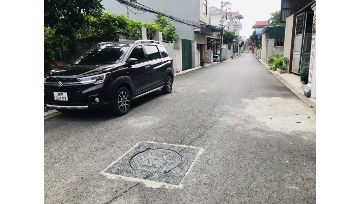 Cần bán 190m2 trục chính thôn Du Nội ,Mai Lâm , Đông Anh
- MT = MH 11m vuông vắn  đường trước đất 7m có thể chia đôi được