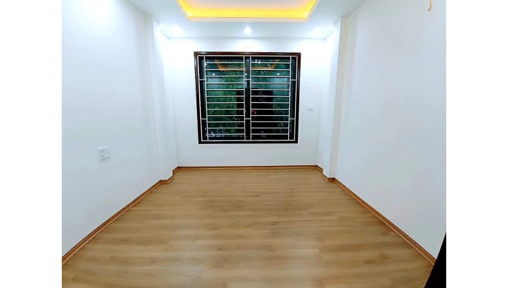 Bán gấp nhà phố Dương Khuê 40m2*5T, kinh doanh, nhỉnh 5 tỷ.