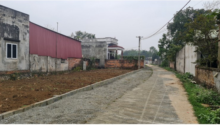 Cần bán đất tại Xã Nhuận Trạch Lương Sơn diện tịch 211m có 100m thổ cư gần KCN Nhuận Trạch giá chỉ 10 triệu/m