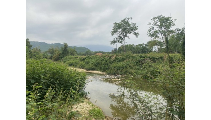 CHÍNH CHỦ cần bán  lô đất nhà vườn Thuộc Hoà vang Đà NẴNG
View sông , suối , tự nhiên 
Diện tích hơn 700m2 đất ở hoàn toàn, đường oto rộng