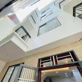 Cần bán nhà phố Tôn Thất Tùng; Bố mẹ hãy đồng hành cùng con!