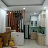 Bán nhà phố Lĩnh Nam, Hoàng Mai 24m x 4 tầng, mặt tiền 3.6m, giá 2.75 tỷ.
