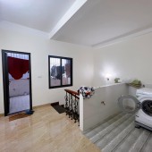 Nhà rẻ nhất Bồ Đề: 33m2, 5 tầng, ô tô đỗ cổng, chỉ 3.1 tỷ