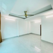 Chính chủ bán nhà DT 38m2x5T đẹp, oto, gần phố Thiên Hiền, Mỹ Đình. Giá 3.65 tỷ LH: 0965268261.